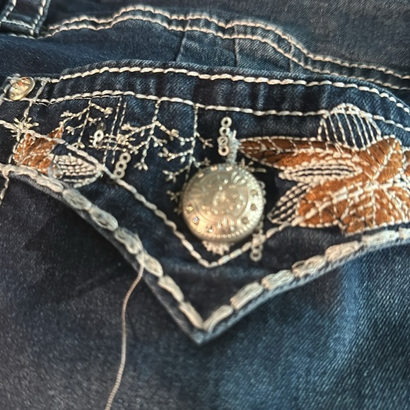 NWT Oak & Vine Denim Capris with jeweled back pockets, comfort fit and stretch. - Picture 11 of 11